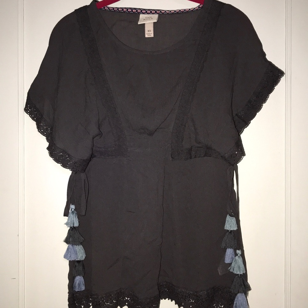 Knox Rose tasseled tunic